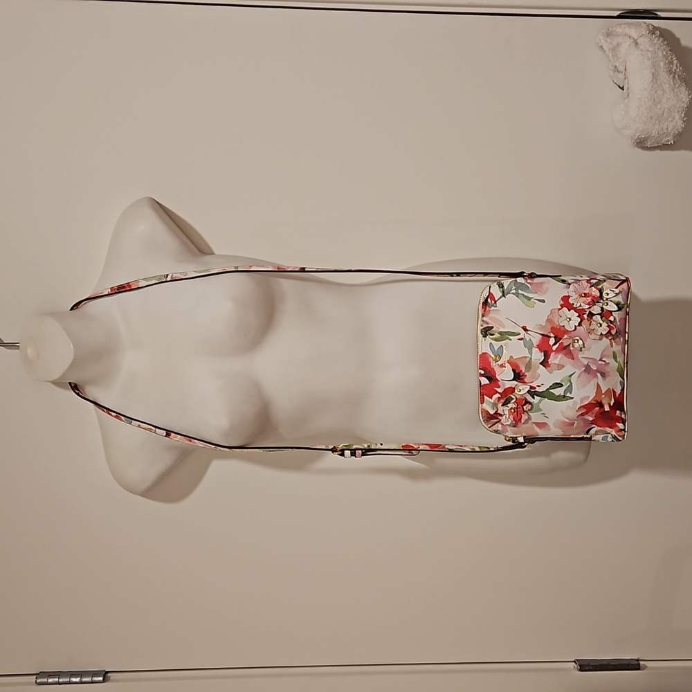Liz Claiborne floral crossbody adjustable strap pink floral adjustable strap EUC - Picture 9 of 13